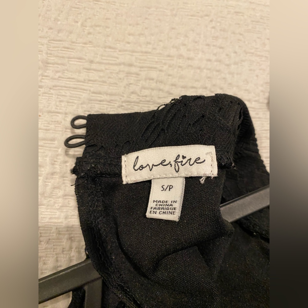 Black Lace Crop Top - Picture 4 of 4